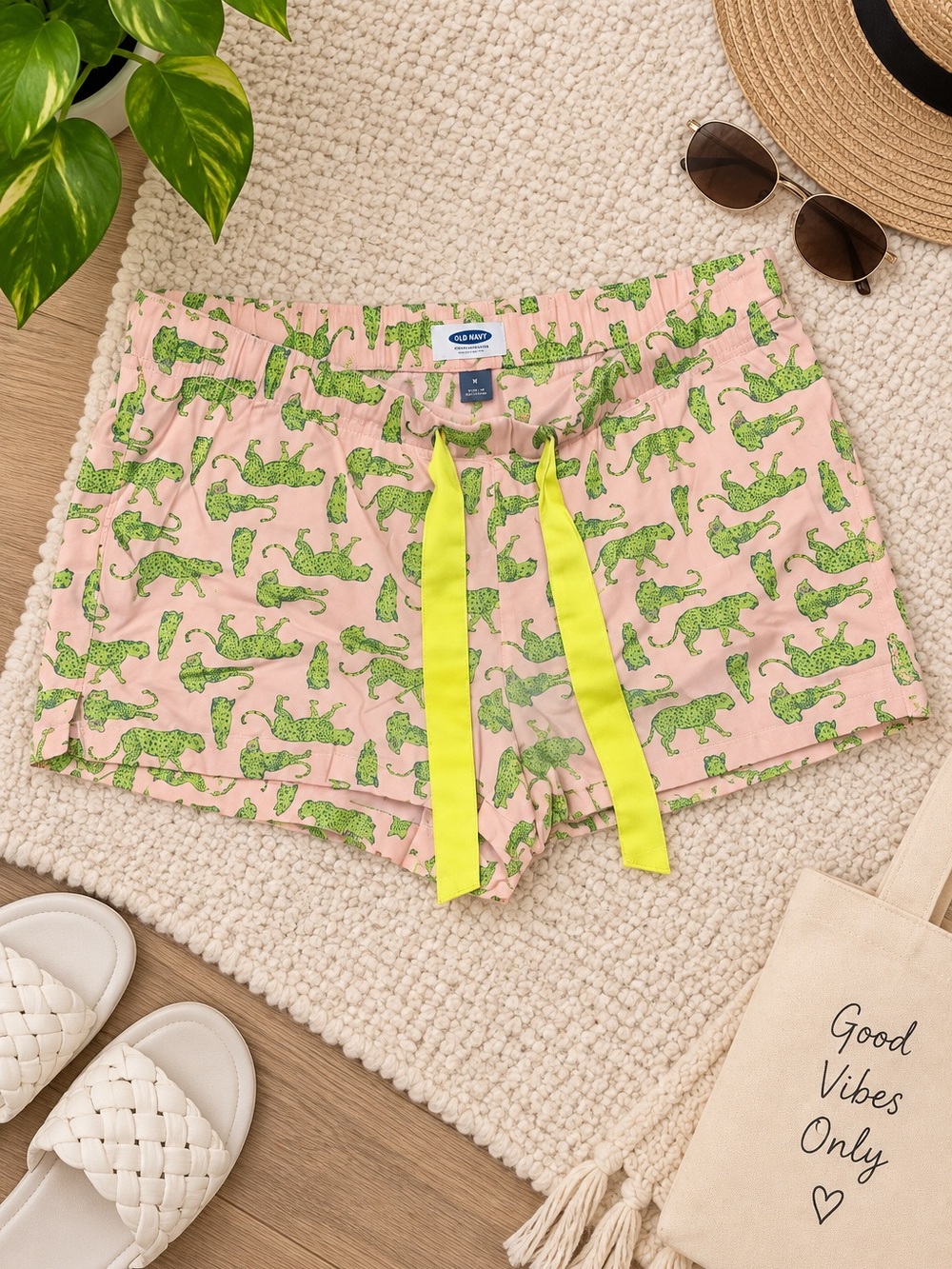 Old Navy Women’s Medium Pink Green Leopard Print Shorts Yellow Tie Waist